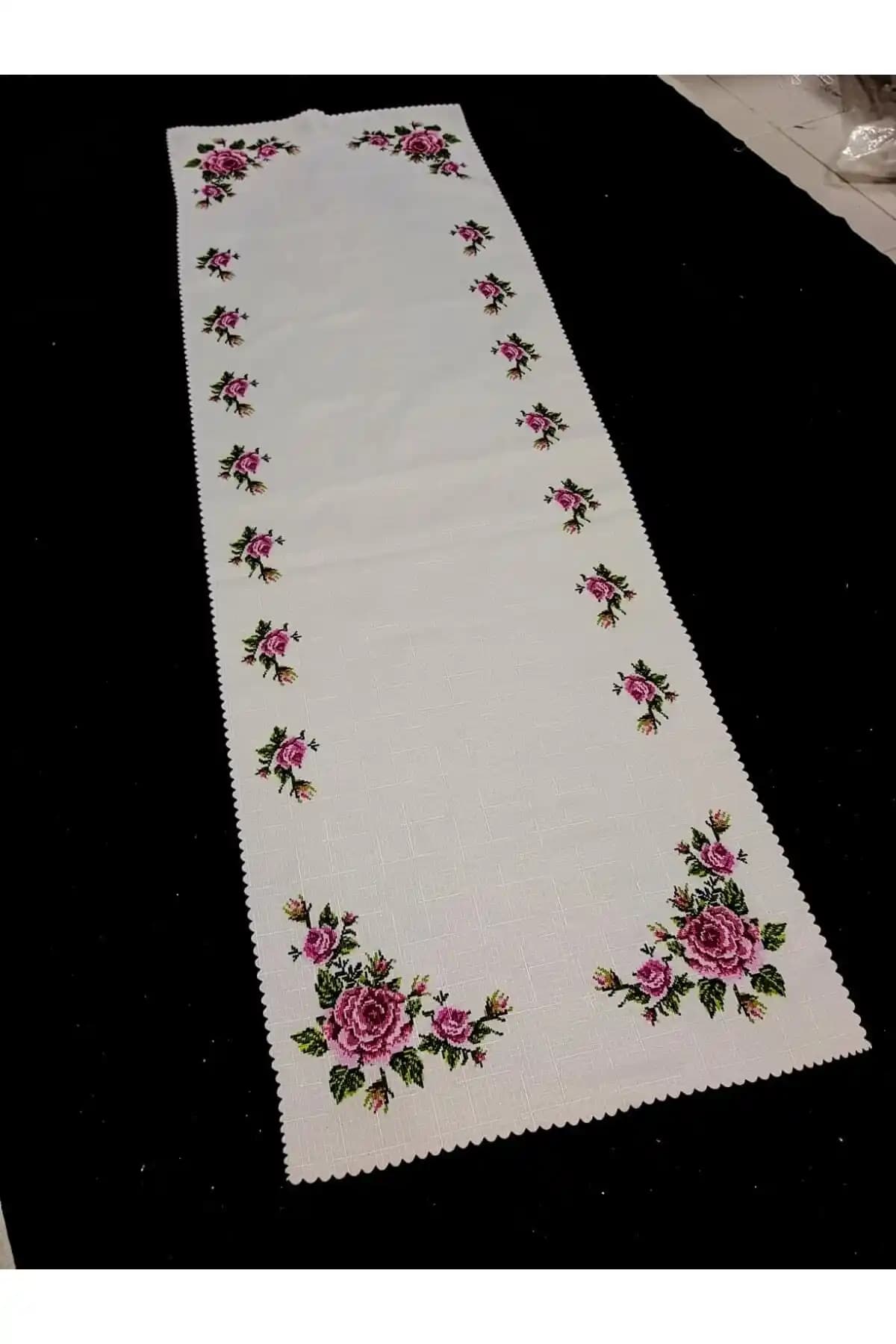 Çt Çeyizci Tekstil Kanaviçe Runner: Şık ve Dayanıklı Masa Dekorasyonu Önerisi