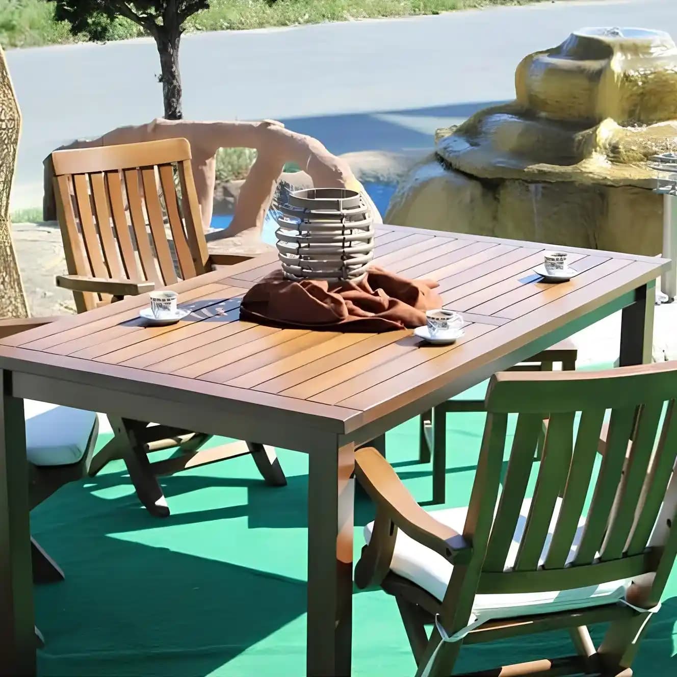 Dış Mekan Yemek Takımları İçin Tik ve Akasya Ahşaplarının Dayanıklılık ve Bakım Karşılaştırması