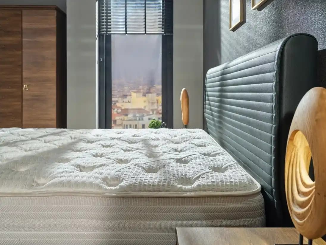 Four Hands ve Diğer Markalarda Kaliteli, Dayanıklı ve Estetik Yatak Seçimi Kriterleri