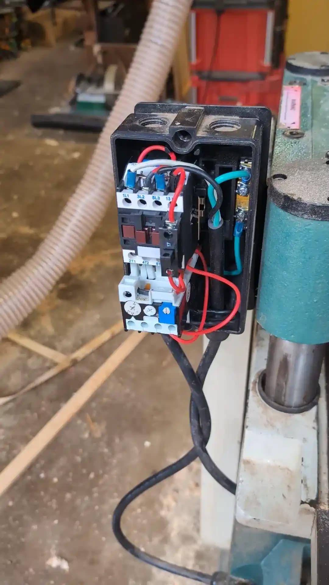 Grizzly 0453 Planya Makinesinde Devre Kesici Atması ve Vızıltı Sorunlarının Nedenleri ve Çözümleri