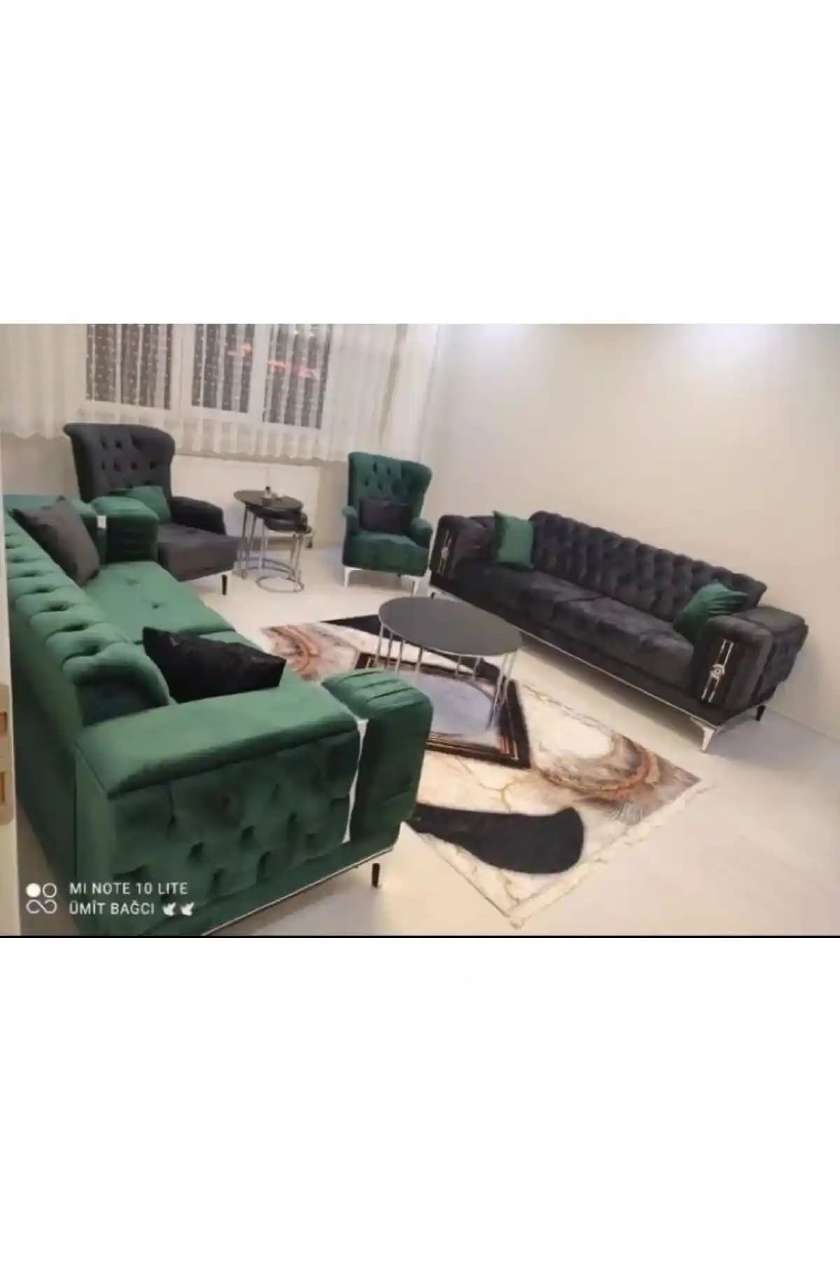 Kadife Zümrüt Yeşili Koltuk Seçiminde Konfor, Boyut ve Stil Kriterleri