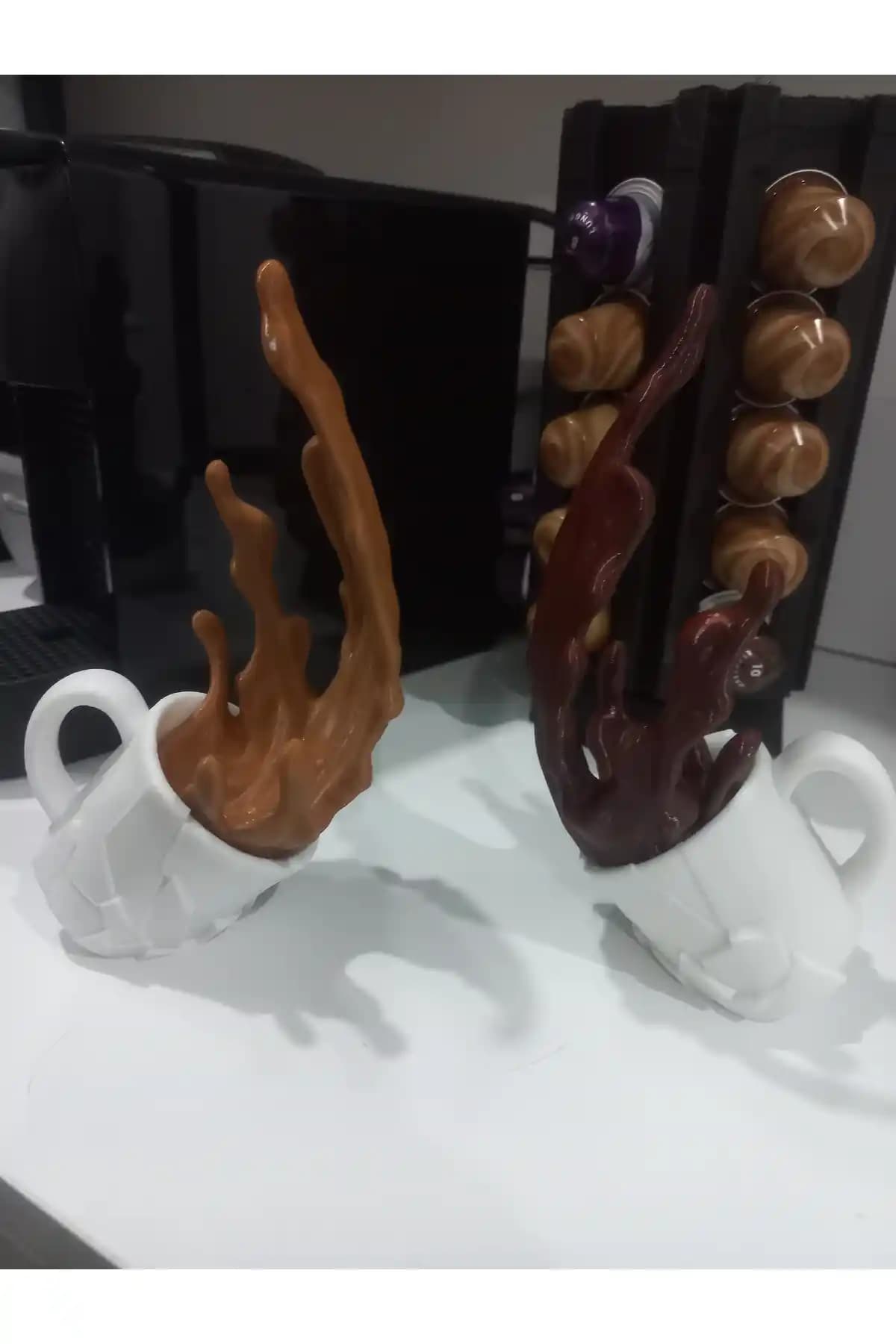 Karma Atölye İkili Dökülen Kahve ve Sıcak Çikolata Figürü Modern Dekorasyon İçin