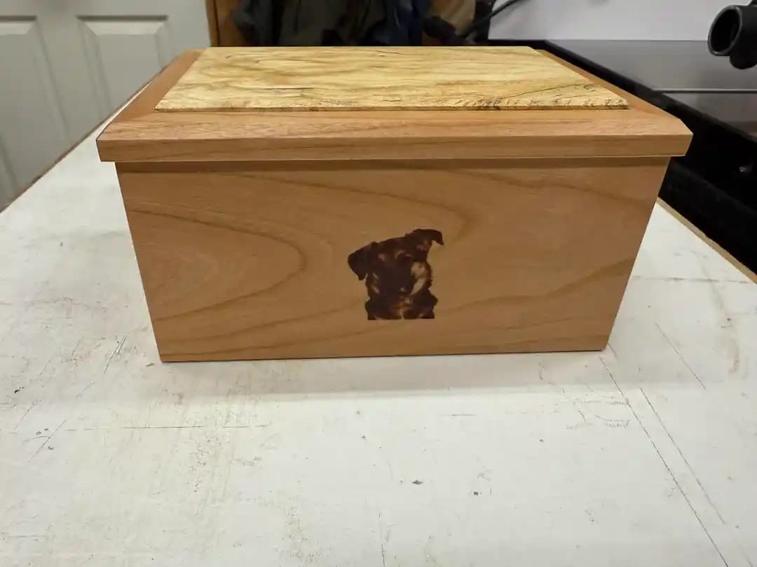 Köpek Kremasyon Kabı Yapımında Ahşap İşçiliği ve İnce Kuyruklu Eklemler Teknikleri