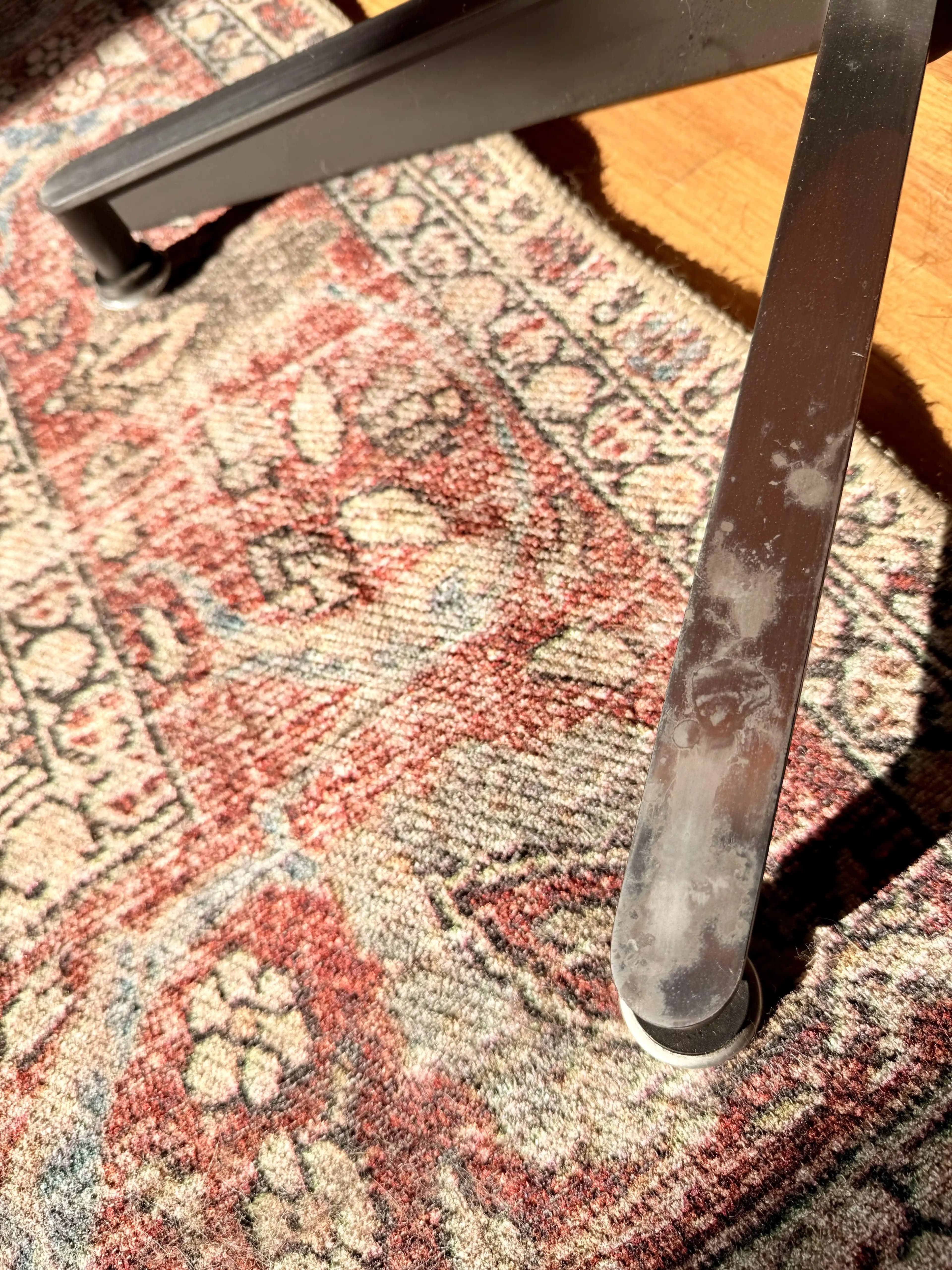 Krom ve Paslanmaz Çelik Yüzeylerde İdrar Kaynaklı Hasar ve Temizleme Yöntemleri