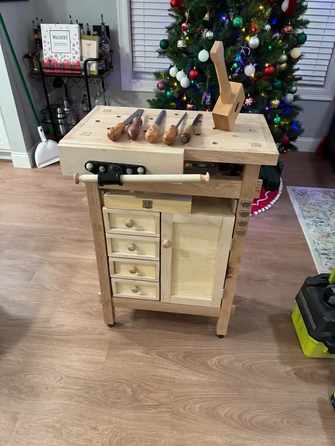 Küçük Daireler İçin Kompakt ve Dayanıklı Ahşap İşçiliği İş Tezgahı Tasarımı ve Kullanımı