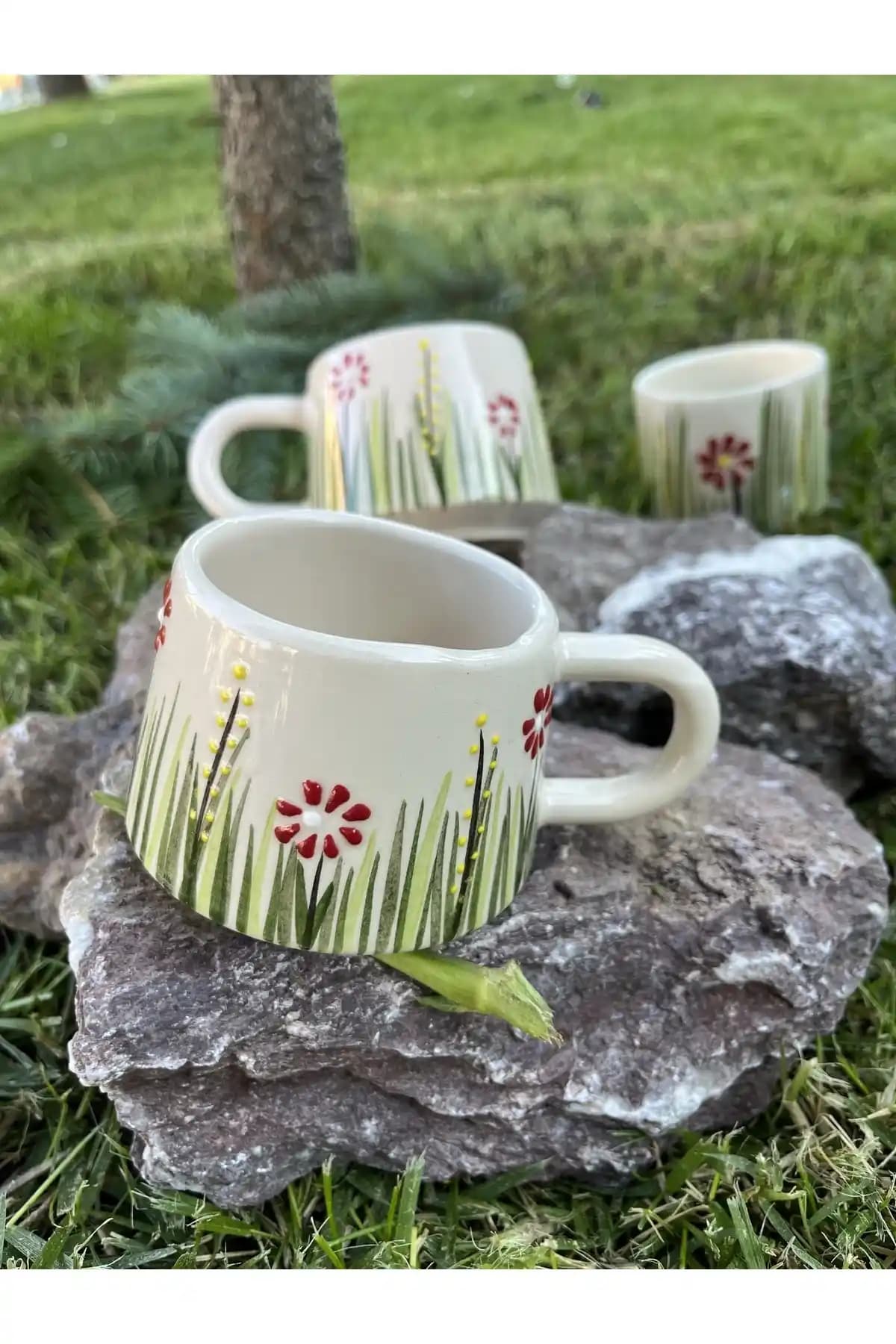 Seramik Plus Kırmızı Papatya Desenli 200 ml Şık ve Dayanıklı Seramik Kupa