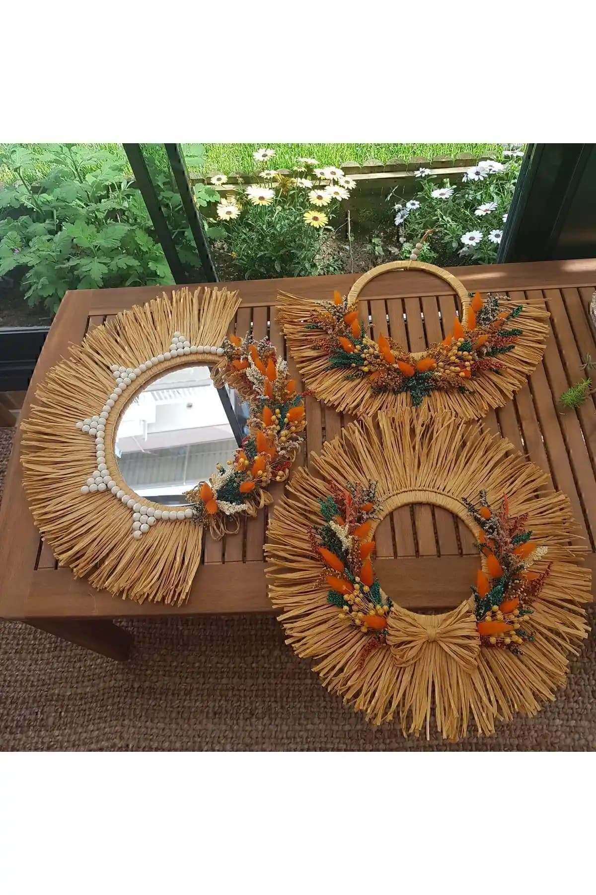 Bohem Tarzında Ahşap Üçlü Rafya Duvar Süsü ile Mekânınıza Doğal Şıklık Katın