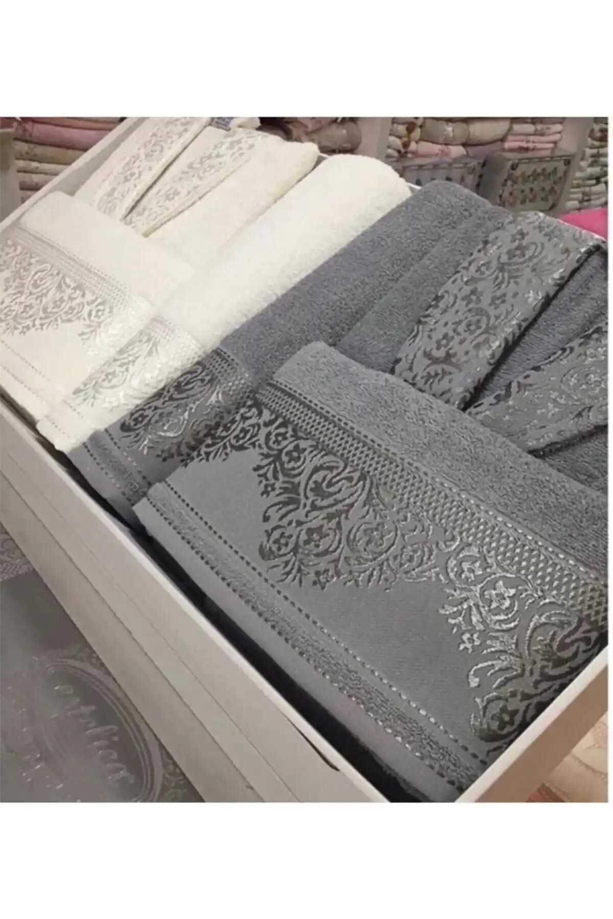 Fiesta 537 Yıldız Desen Gri-Krem Bornoz Takımı: Şıklık ve Konforun Bir Arada Sunumu