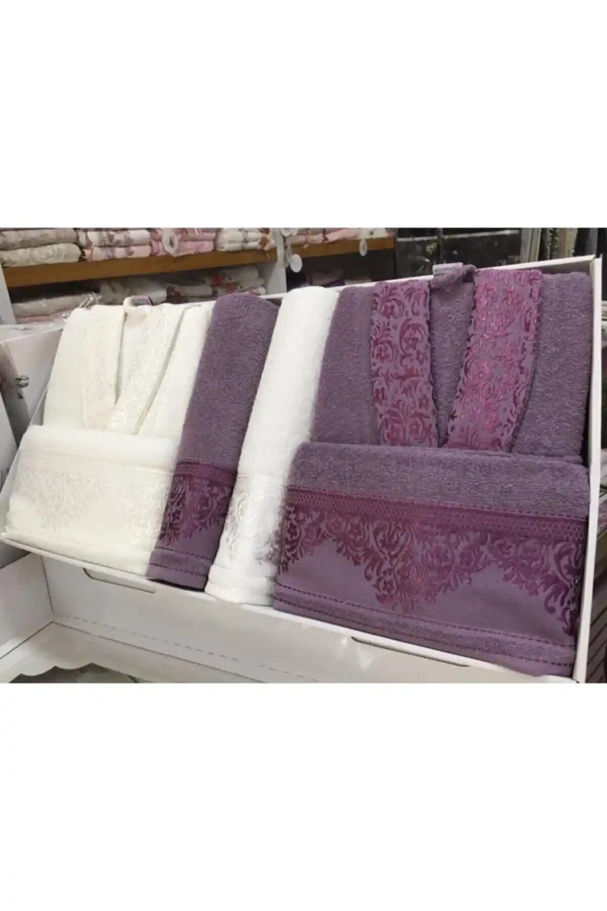 Fiesta Aile Bornoz Seti: Yüksek Kalite ve Şıklık Sunan Konforlu Ev Giyim Ürünü