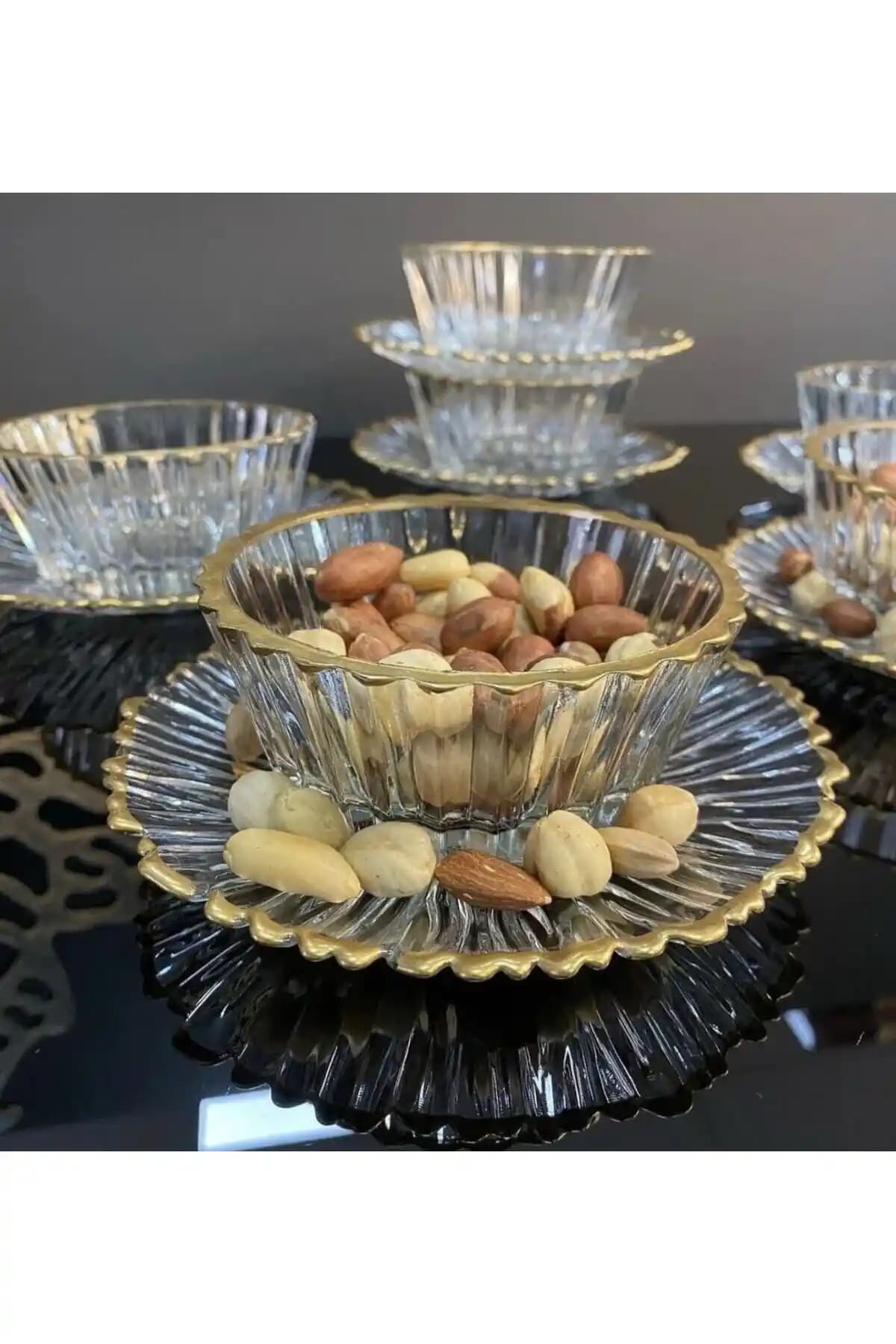 Genel Markalar 12 Parça Çerezlik ve Sunumluk Takımı Şık ve Fonksiyonel Tasarımıyla Öne Çıkıyor