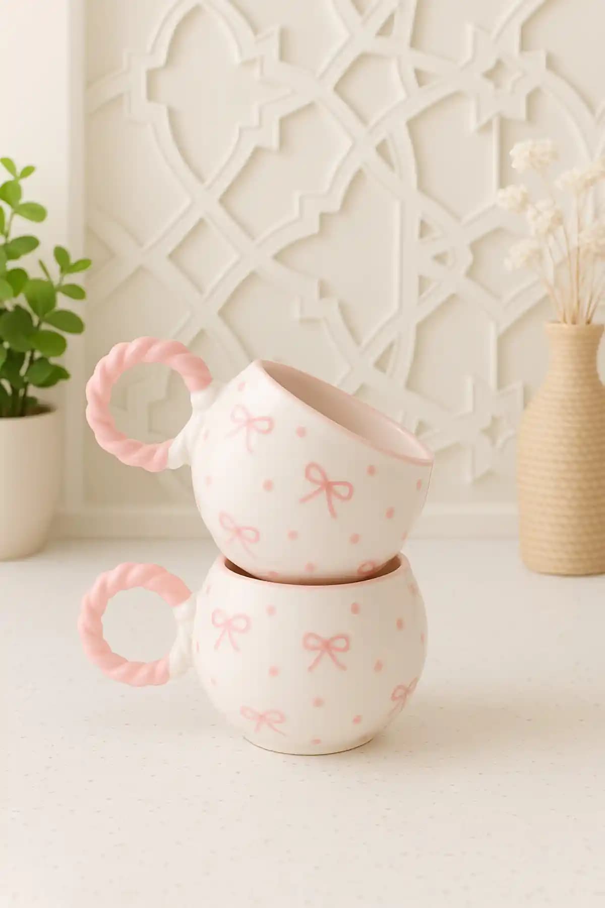 İZart 2'li Pembe Seramik Kupa Fiyonk Desenli ve Baloncuk Kulplu Şık Hediye