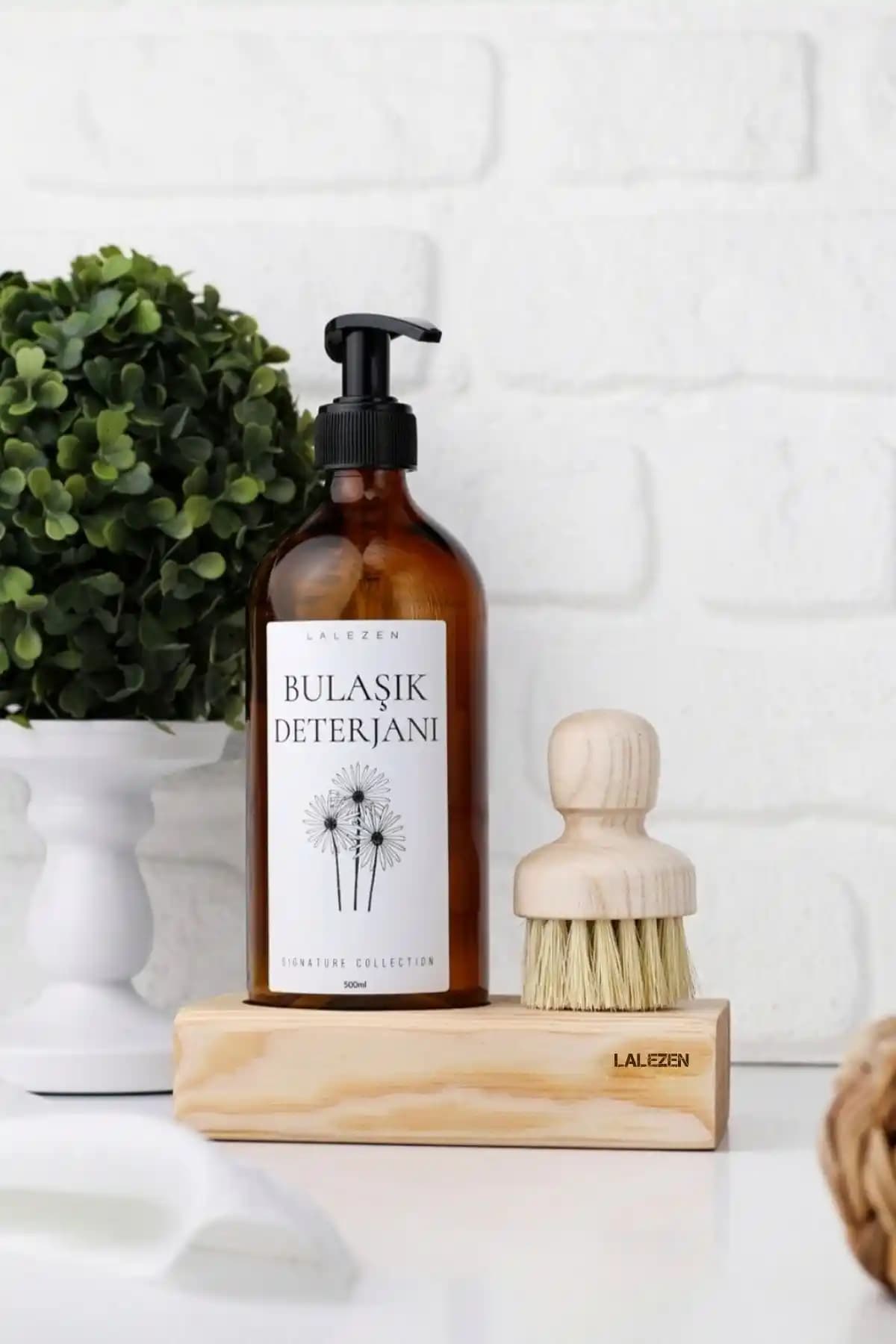 LALEZEN HOME Ahşap Standlı Fırçalı Çiçekli Bulaşık Deterjanı Şişesi: Estetik ve Fonksiyonellik Bir Arada