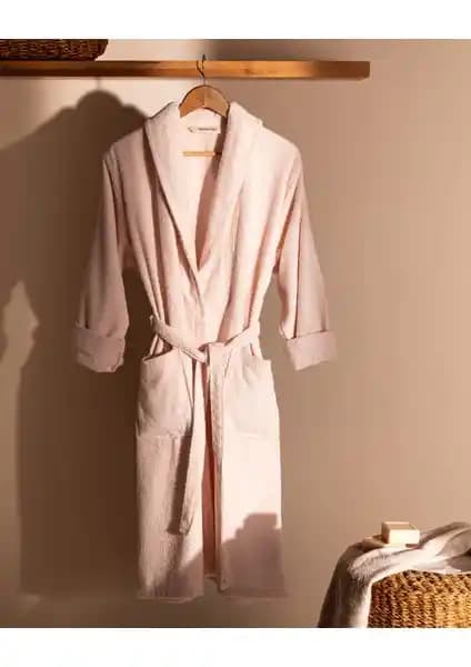 Madame Coco Belda Şalyaka Kadın Bornoz: Konfor ve Şıklığın Bir Arada Sunulduğu Yüksek Kaliteli Pamuklu Tasarım
