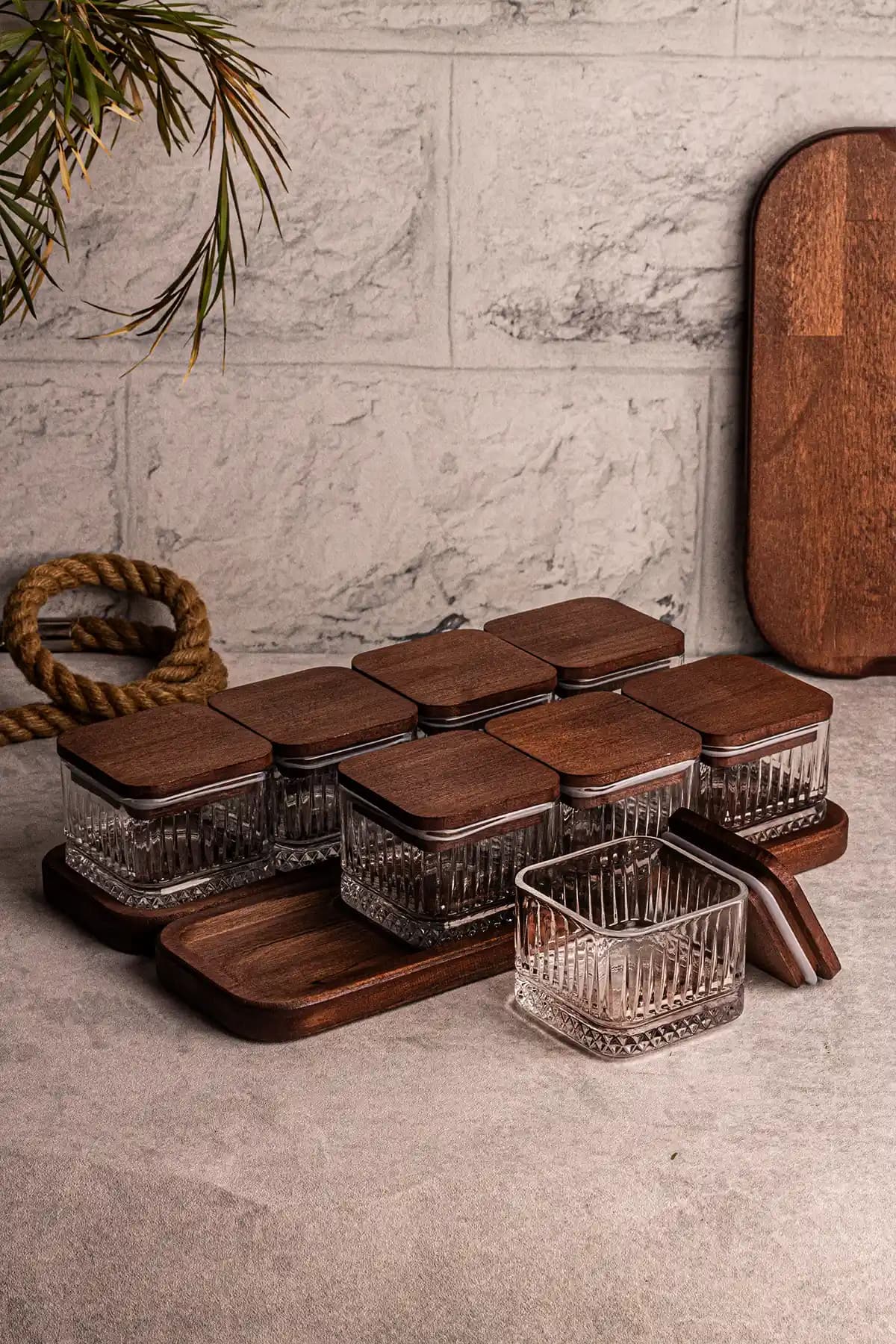 Snippy Bella Kare 10 Parça Ahşap Tepsili Vakumlu Kapaklı Cam Kahvaltılık Seti