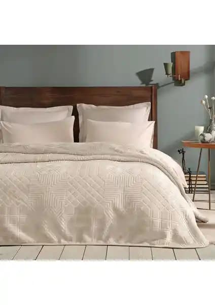 Yataş Nova Çift Kişilik Emboss Battaniye Şampanya Renkli Modern Tasarım ve Kolay Bakım Özellikleri