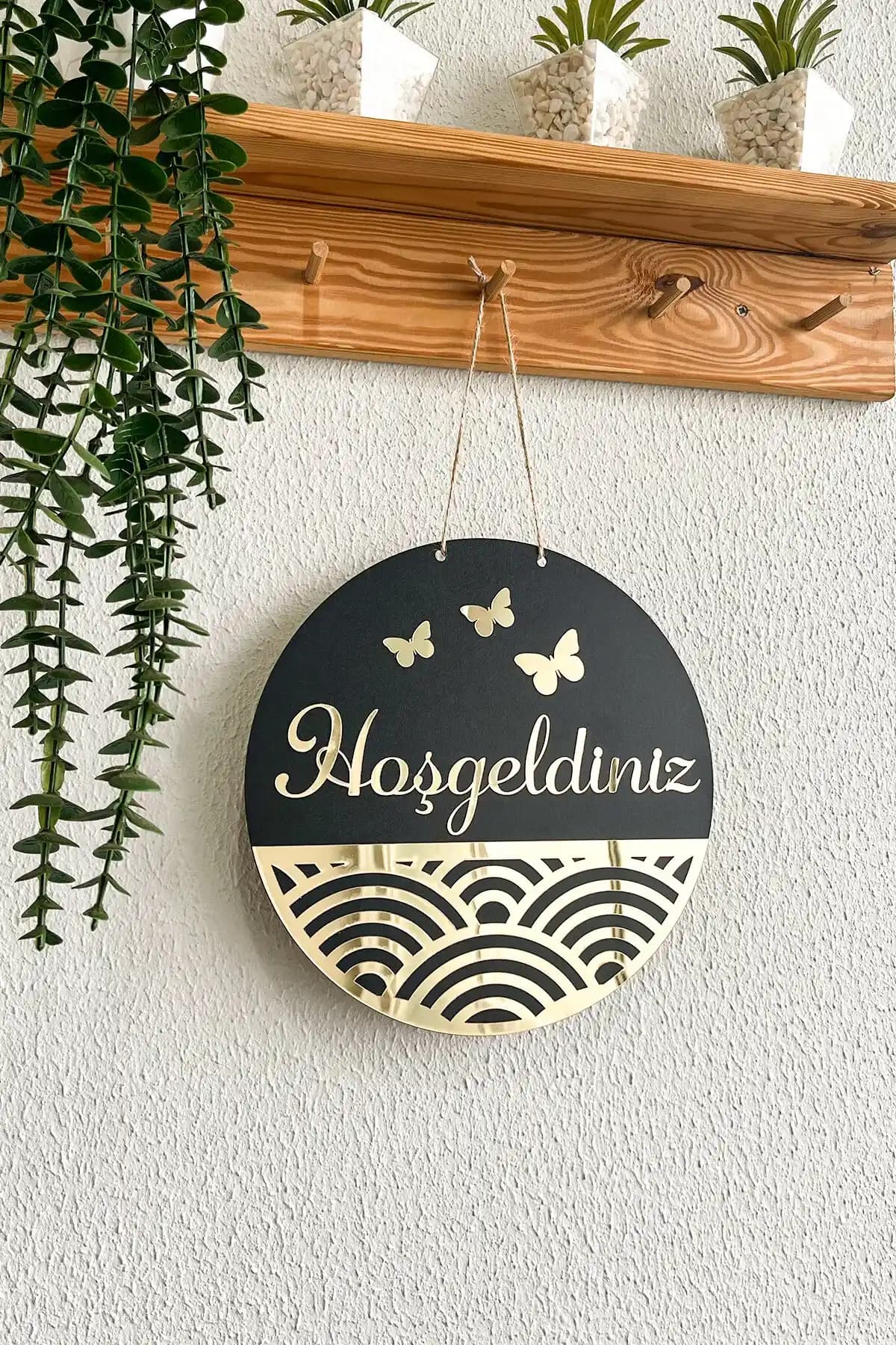 Ahşap Kelebek Kapı Süsleri: Dekorasyonda Kişisel ve Doğal Dokunuşlar