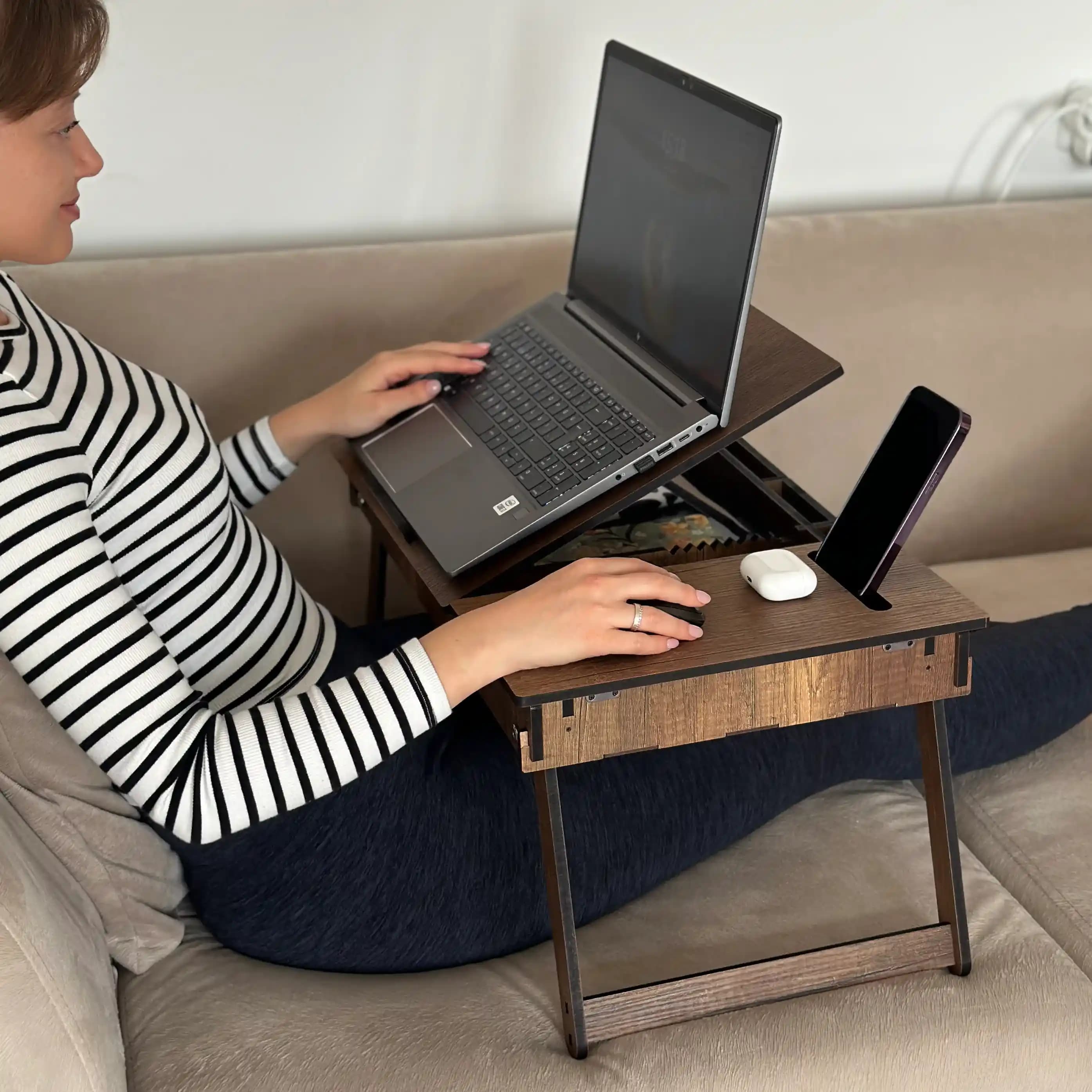 Ayaklı Laptop Sehpası: Ergonomik ve Fonksiyonel Çözümle Uzun Süreli Kullanım Sağlayın