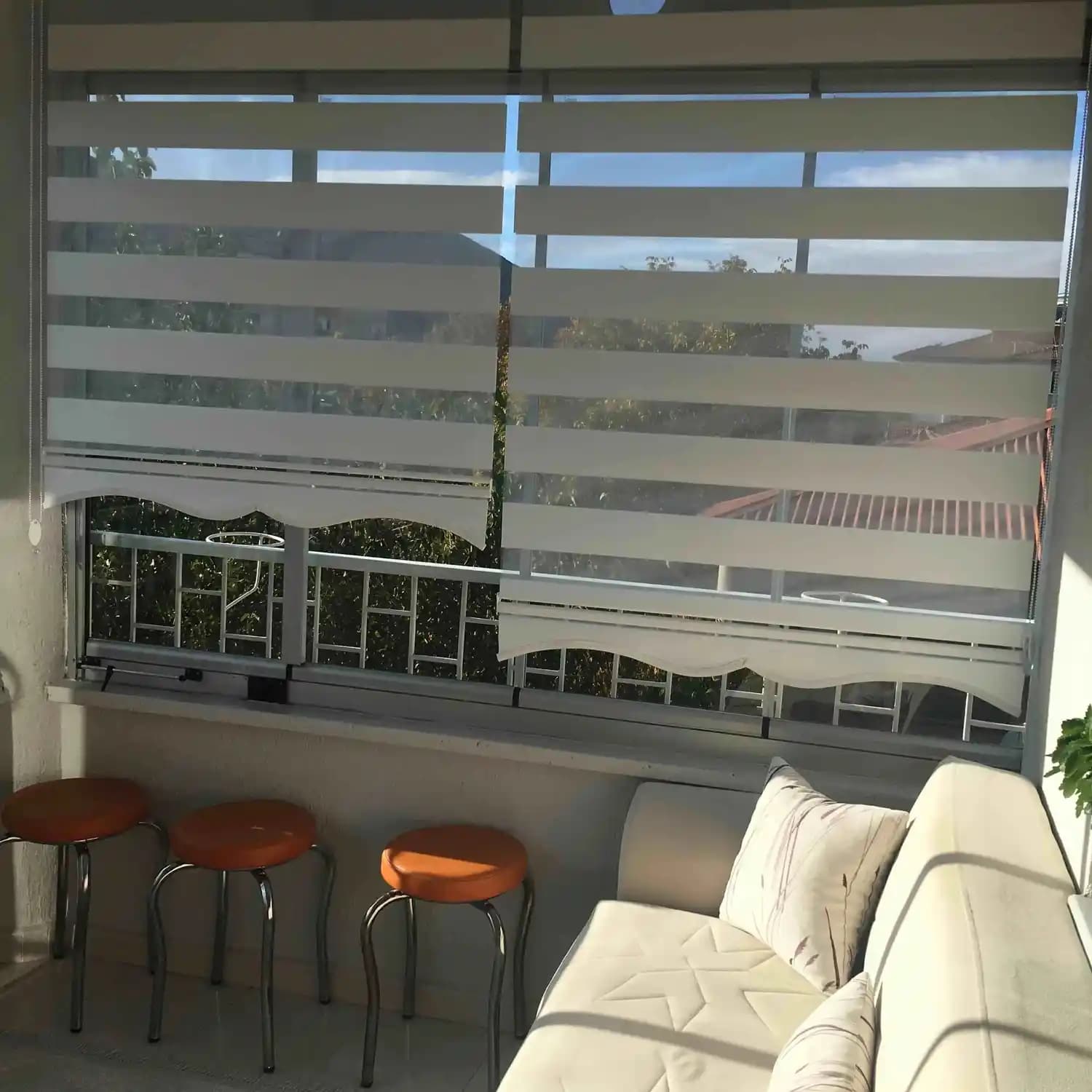 Balkon Perdeleri İçin En İyi Seçenekler ve Dekorasyon İpuçları