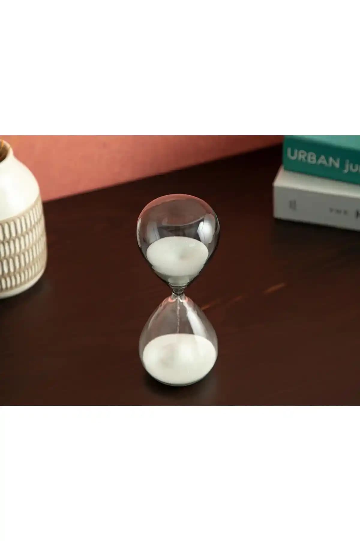 Ev Dekorasyonunda Kum Saatleri: Estetik ve Fonksiyonellik Bir Arada