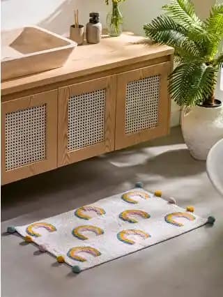 Gökkuşağı Temalı Banyo Paspası: Renkli ve Fonksiyonel Tasarımlarla Banyonuzu Canlandırın