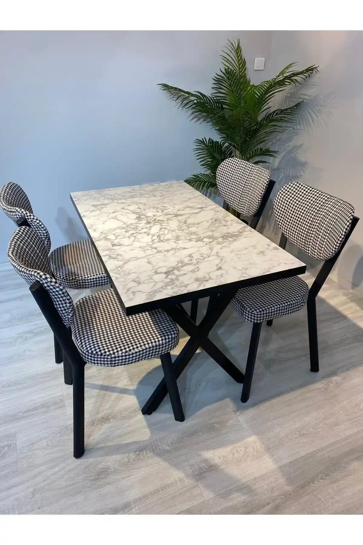 Güncel Mobilya ve Ev Dekorasyonu Trendleri: Yenilikçi Tasarım Yaklaşımları ve Malzeme Seçenekleri