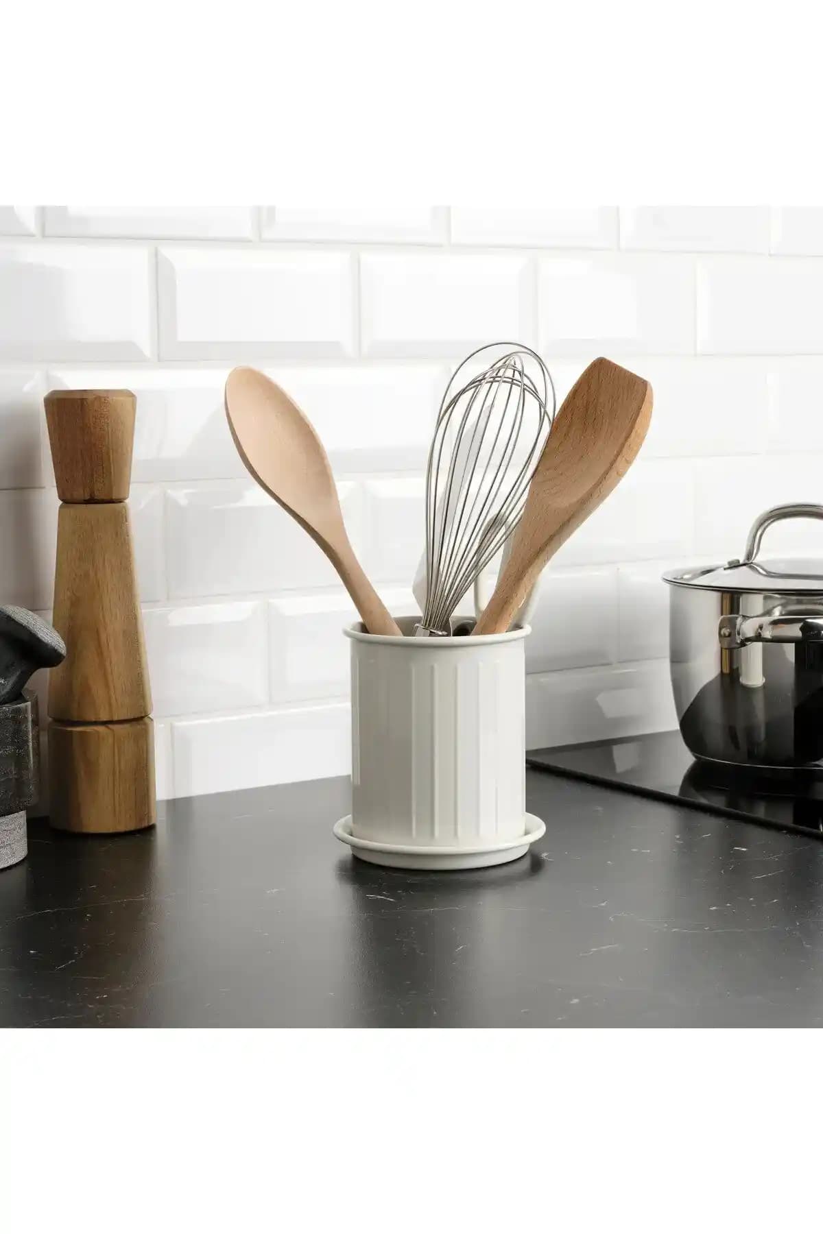 IKEA Tezgah Üstü Kaşıklıklar: Fonksiyonellik ve Estetiğin Birleşimi Mutfak Düzeninde