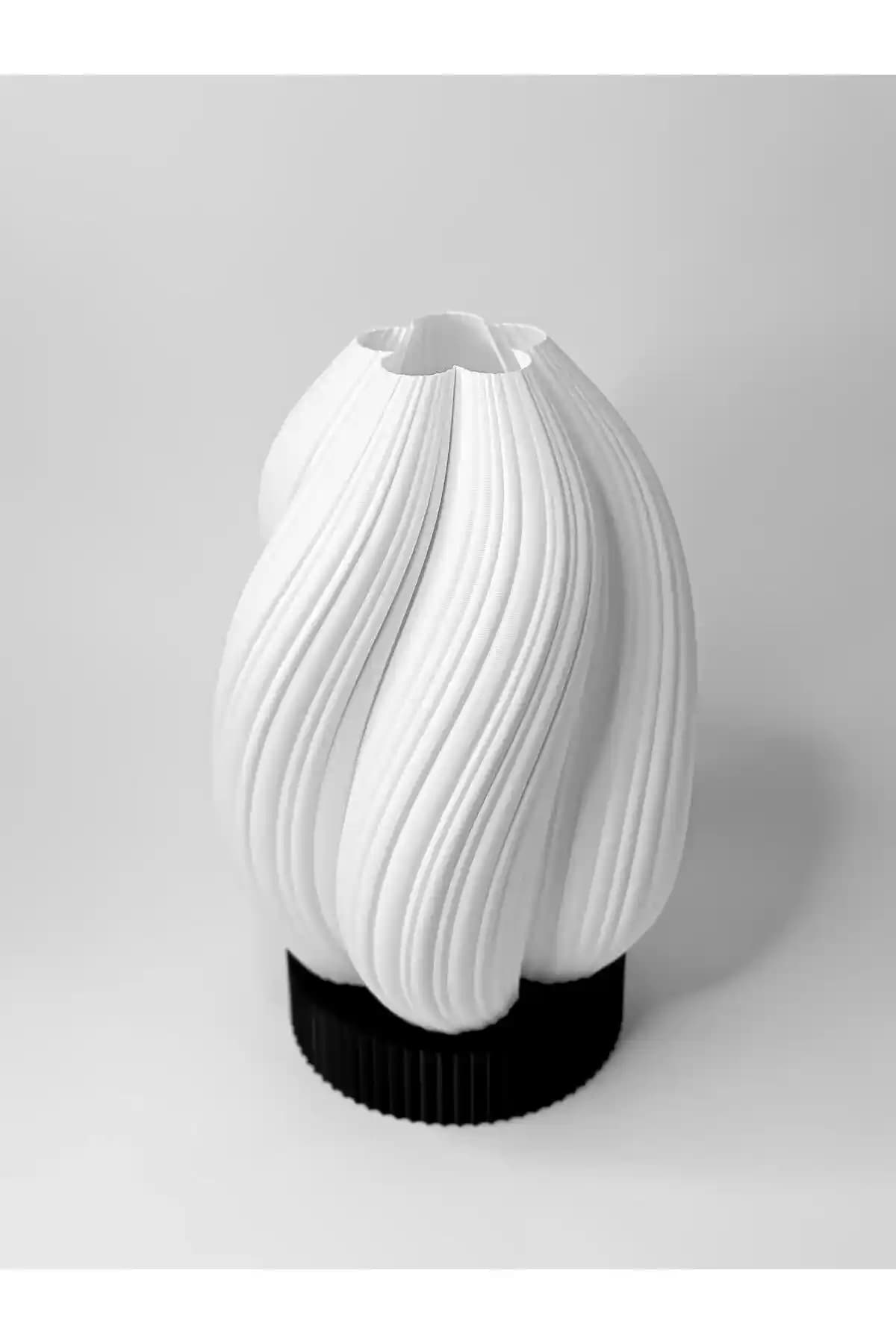 İngiliz Tarzı Gece Lambaları: Estetik ve İşlevselliği Bir Arada Sunan Dekorasyon Ürünleri