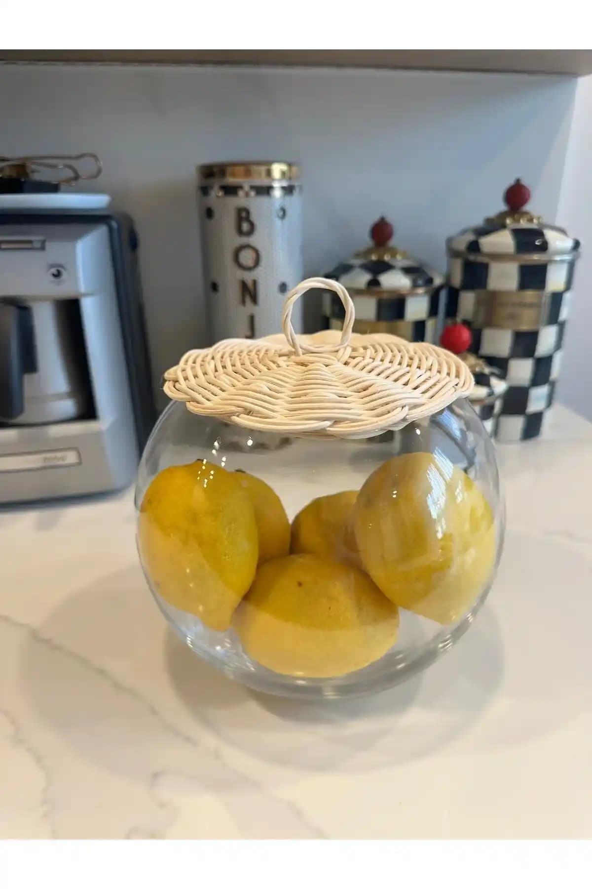 Kapaklı Cam Fanuslar: Estetik ve Fonksiyonellik ile Dekorasyonun En Güzel Buluşması