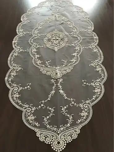 Madame Coco Dantel Masa Örtüleri: Şıklık ve Zarafetin Detaylarda Saklı