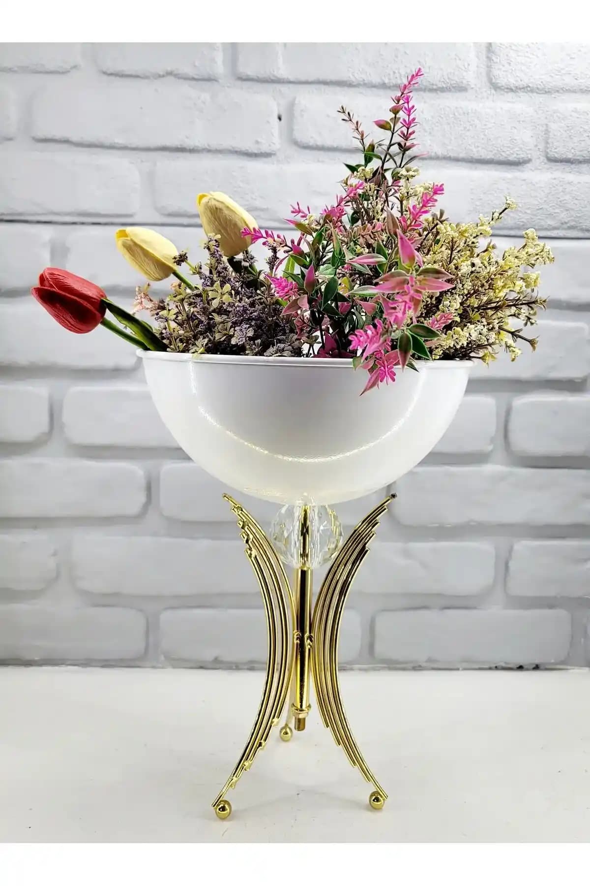 Masa Üstü Dekoratif Ürünler: Estetik ve Fonksiyonelliğin Buluşması İç Mekan Dekorasyonunda