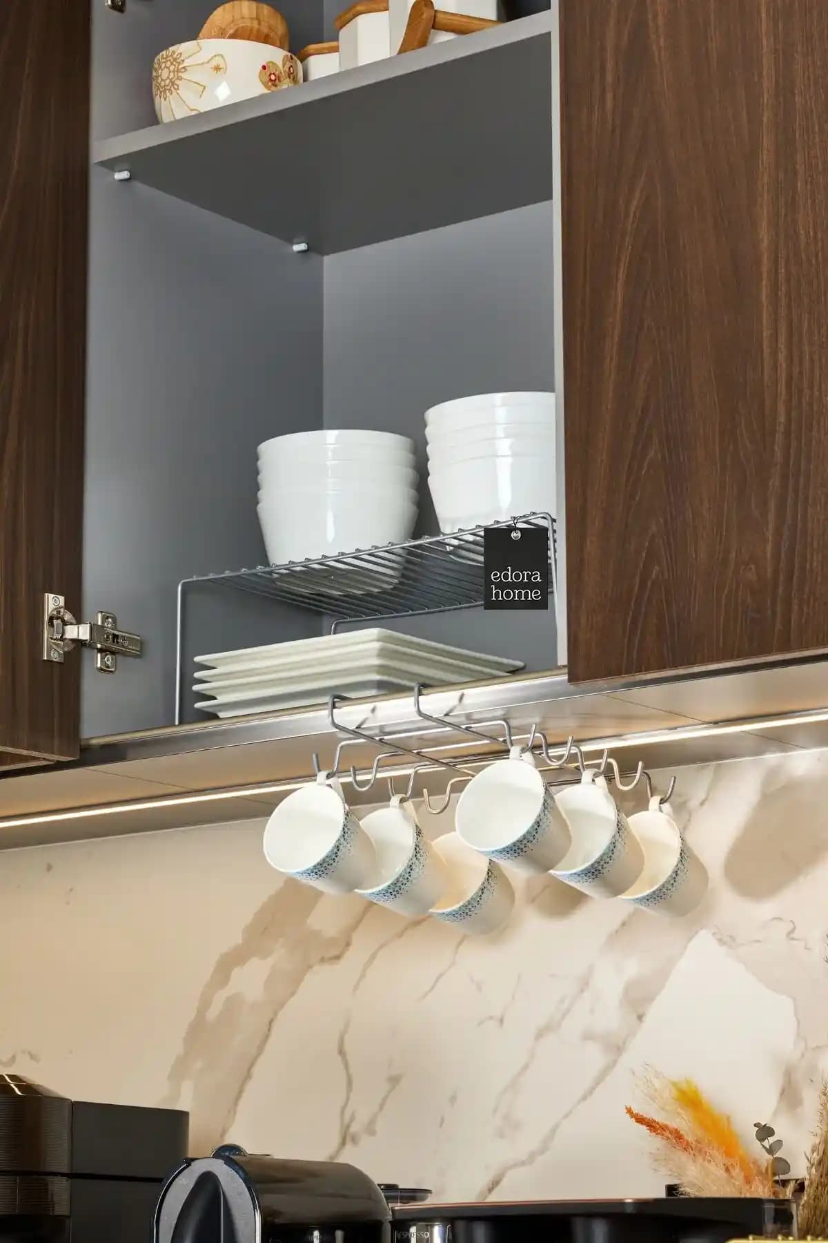 Mutfak Dolap İçi Fincan Düzeni: Pratik ve Estetik Çözümlerle Alan Verimliliği Artırma