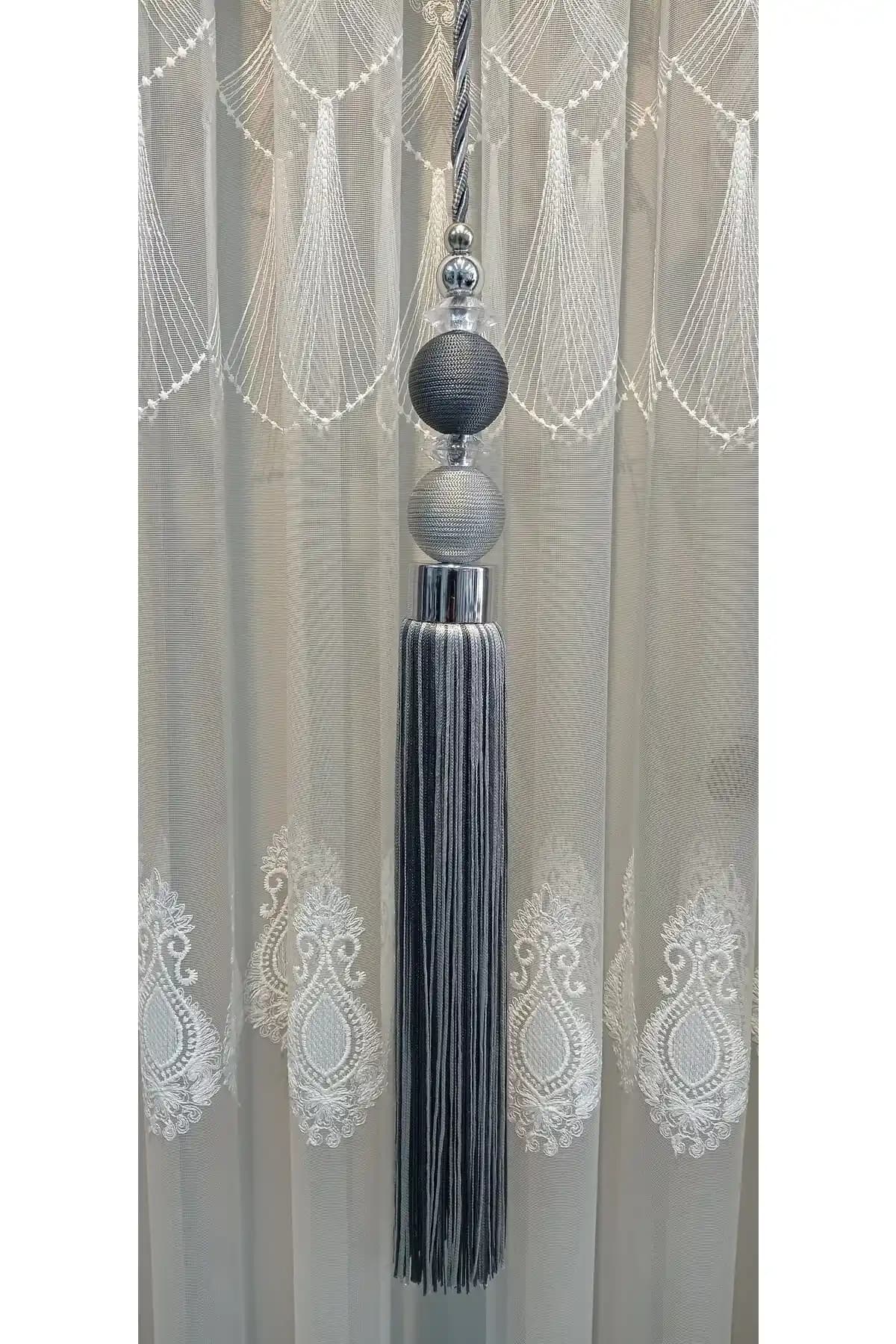 Sarkıt Perdeler: Modern İç Mekanlara Hareket ve Estetik Katmanın Anahtarı