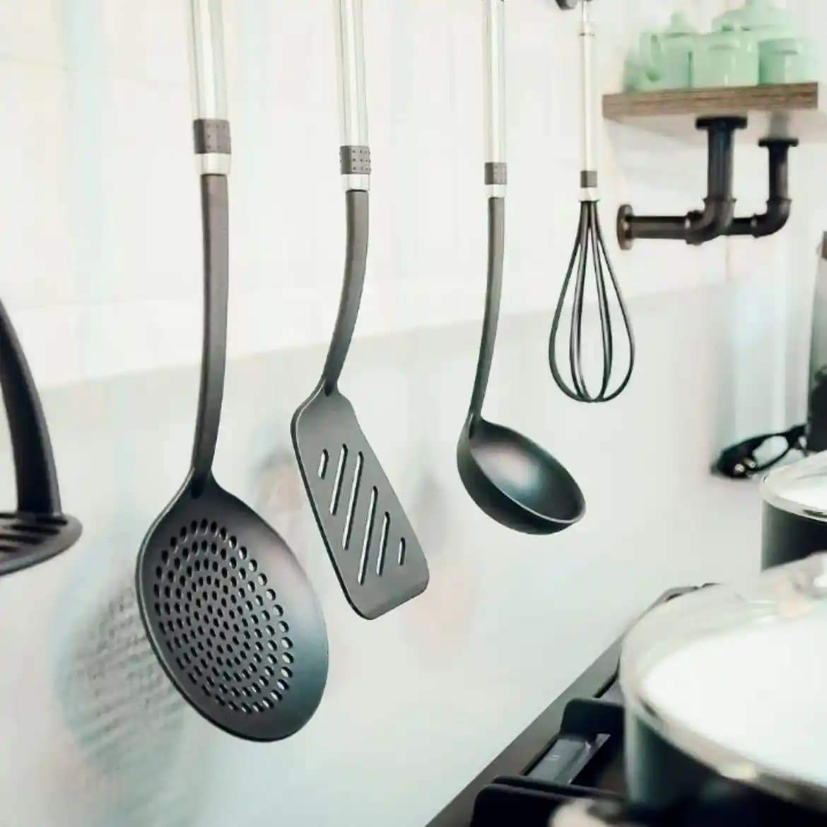 Şık ve İşlevsel Mutfak Aksesuarlarıyla Modern ve Estetik Bir Mutfak Yaratın