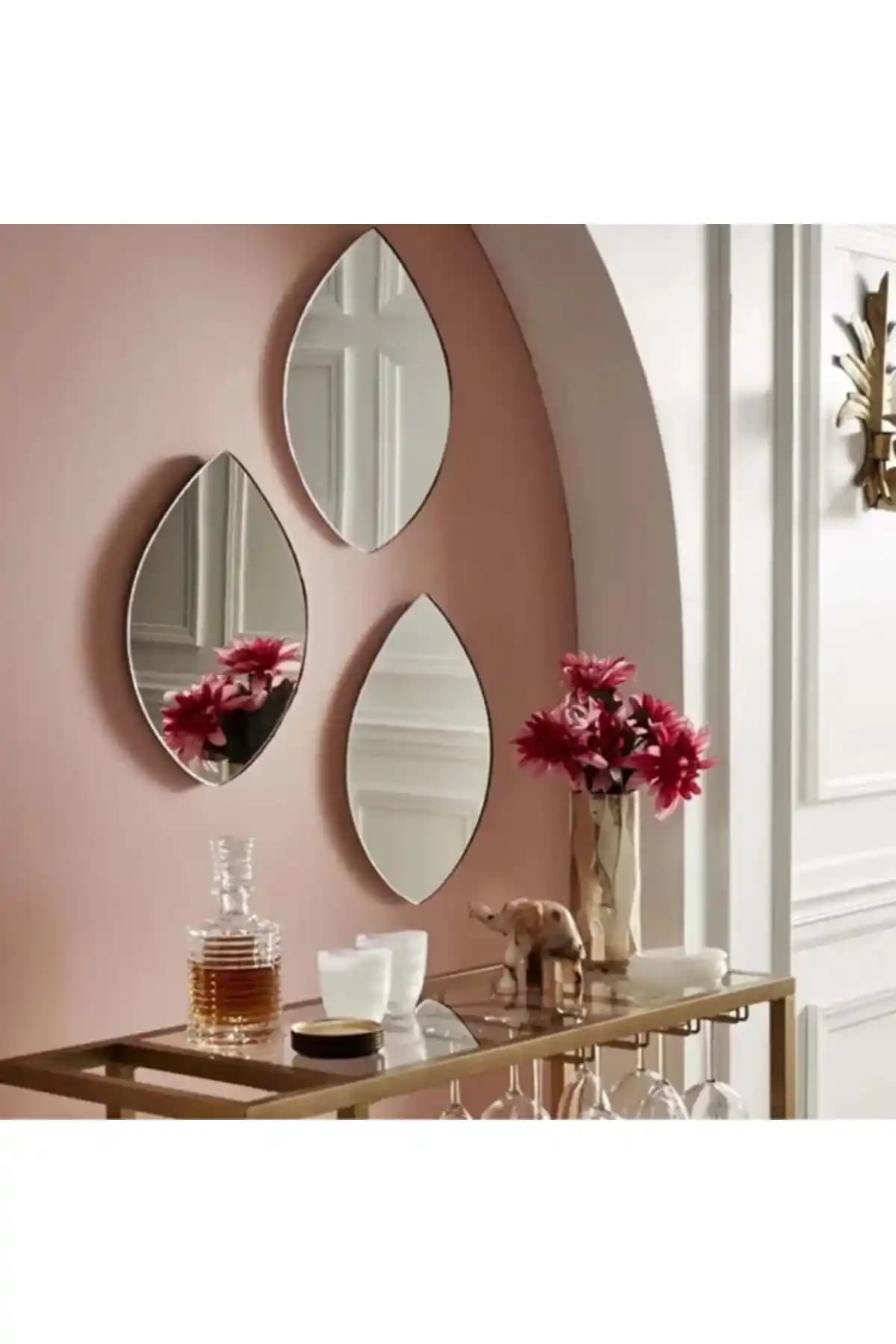 Üçlü Dekoratif Aynalar: Estetik ve Fonksiyonelliği Bir Arada Sunan İç Mekan Çözümü