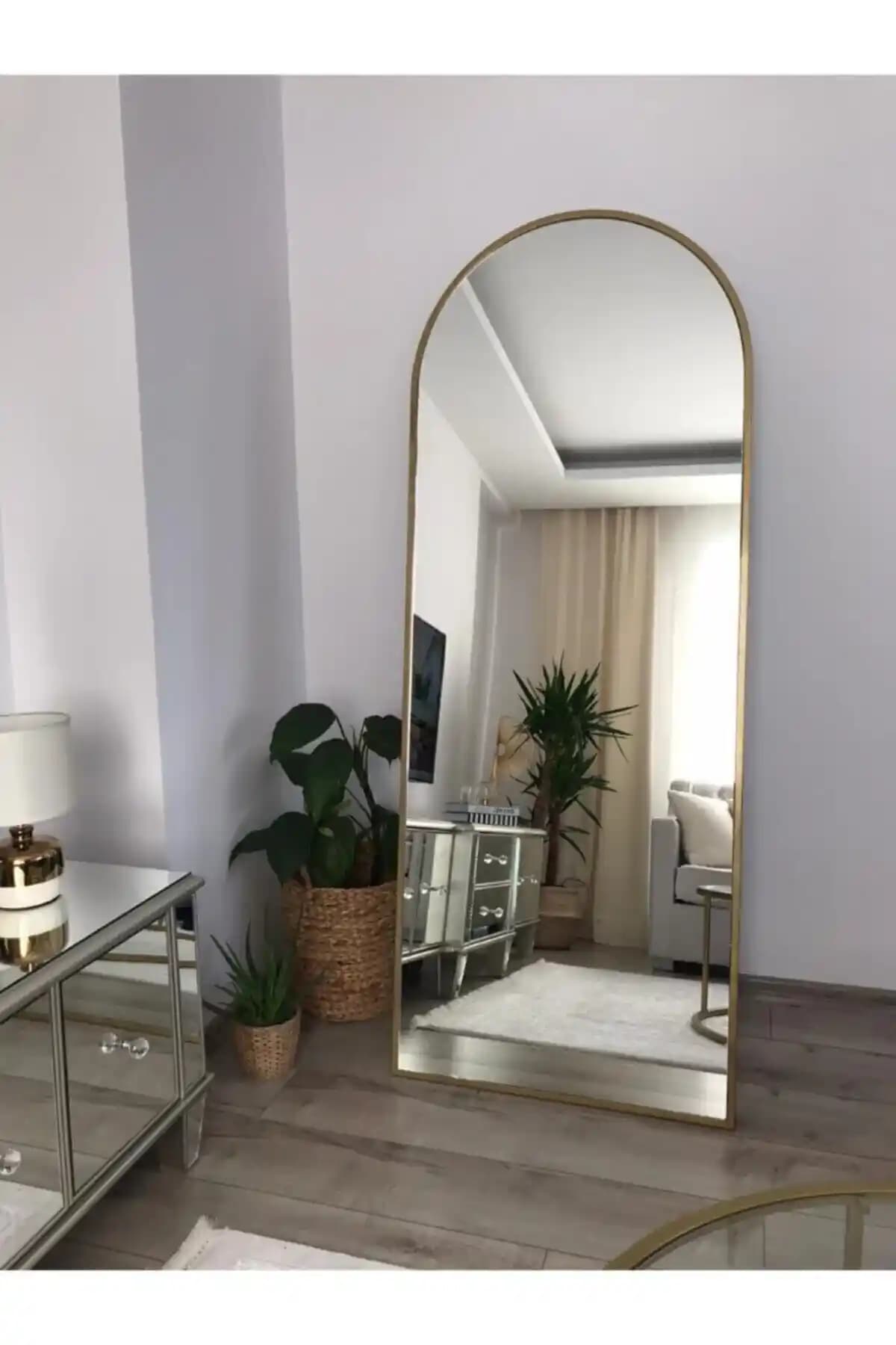 Uzun Boy Aynalarının Dekorasyondaki Yeri ve Önemi İç Mekan Tasarımında Kullanım İpuçları