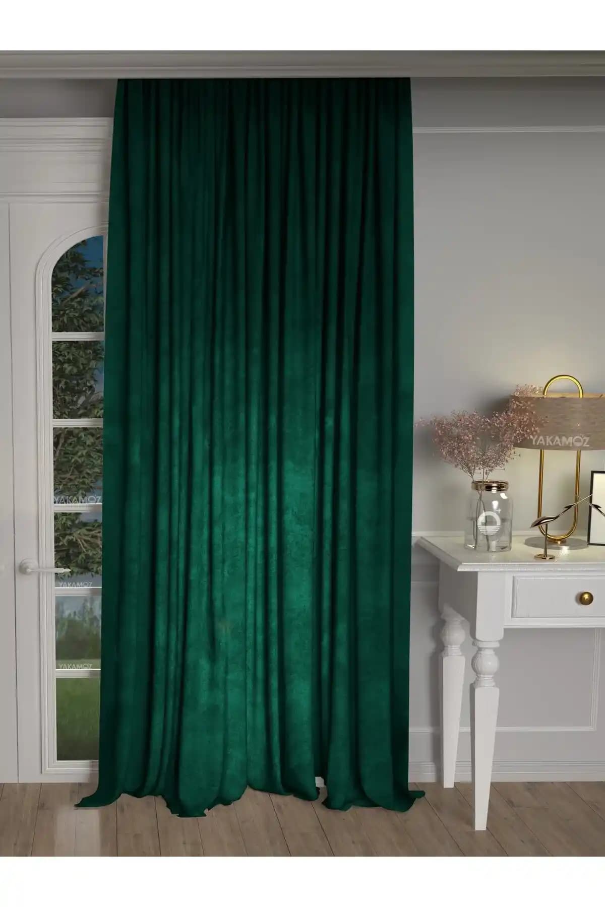 Zümrüt Yeşili Perdeler: Doğanın En Güzel Renginin Dekorasyondaki Yeri ve Kullanım İpuçları