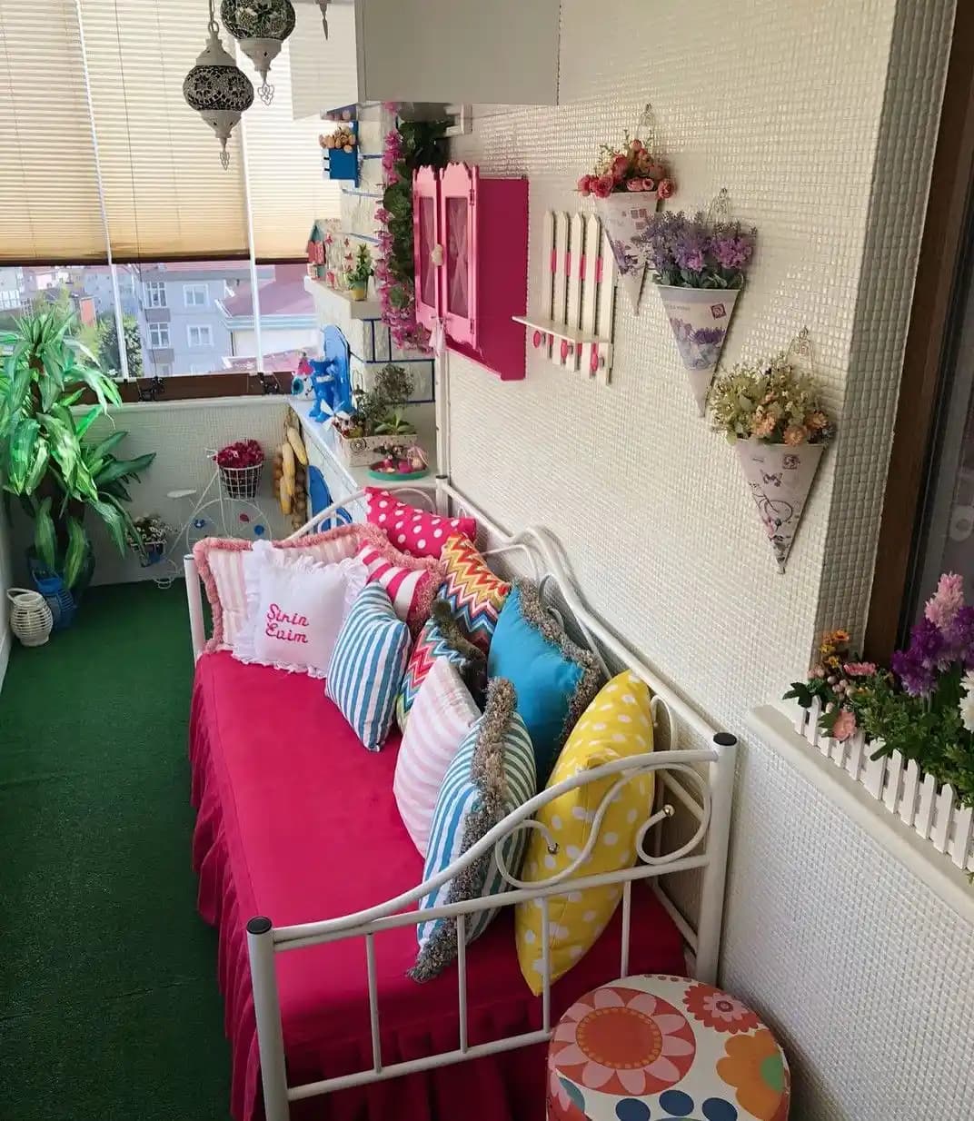 Balkon Dekorasyonunda Pratik ve Estetik İpuçlarıyla Alanınızı Geliştirin