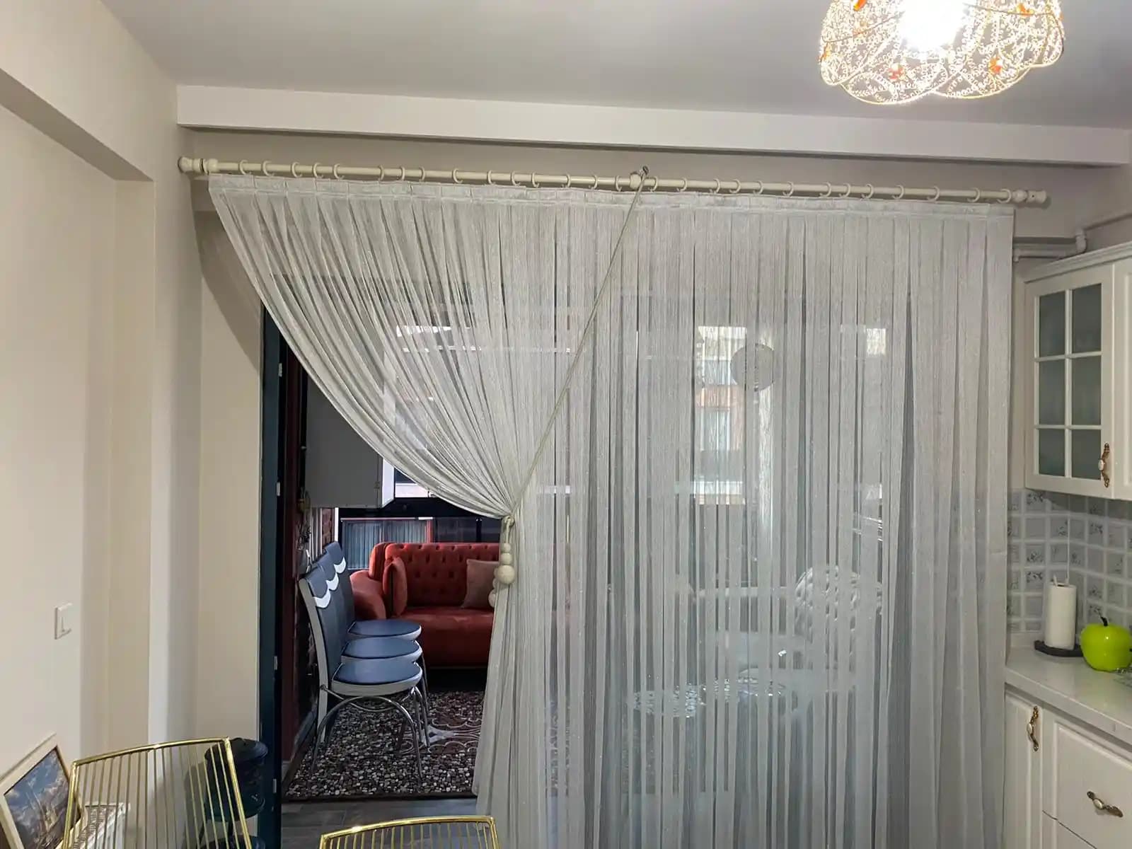 Balkon Perdeleri Seçiminde Dayanıklılık ve Tasarım Unsurlarının İncelenmesi