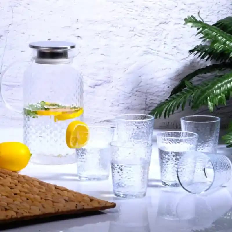 Bardaklı Su Şişeleri ile Ev Dekorasyonunda Fonksiyonellik ve Estetik Birlikteliği Nasıl Sağlanır