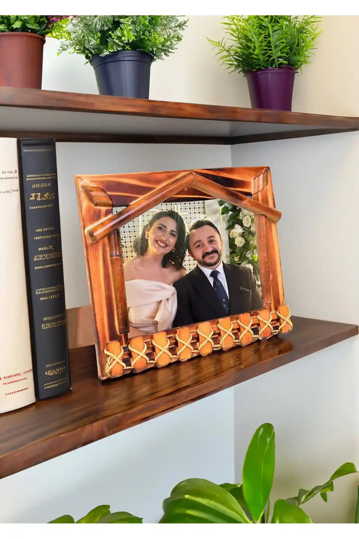 Ev Dekorasyonunda Anlam ve Şıklık İçin Doğru Fotoğraf Çerçevesi Seçimi Rehberi