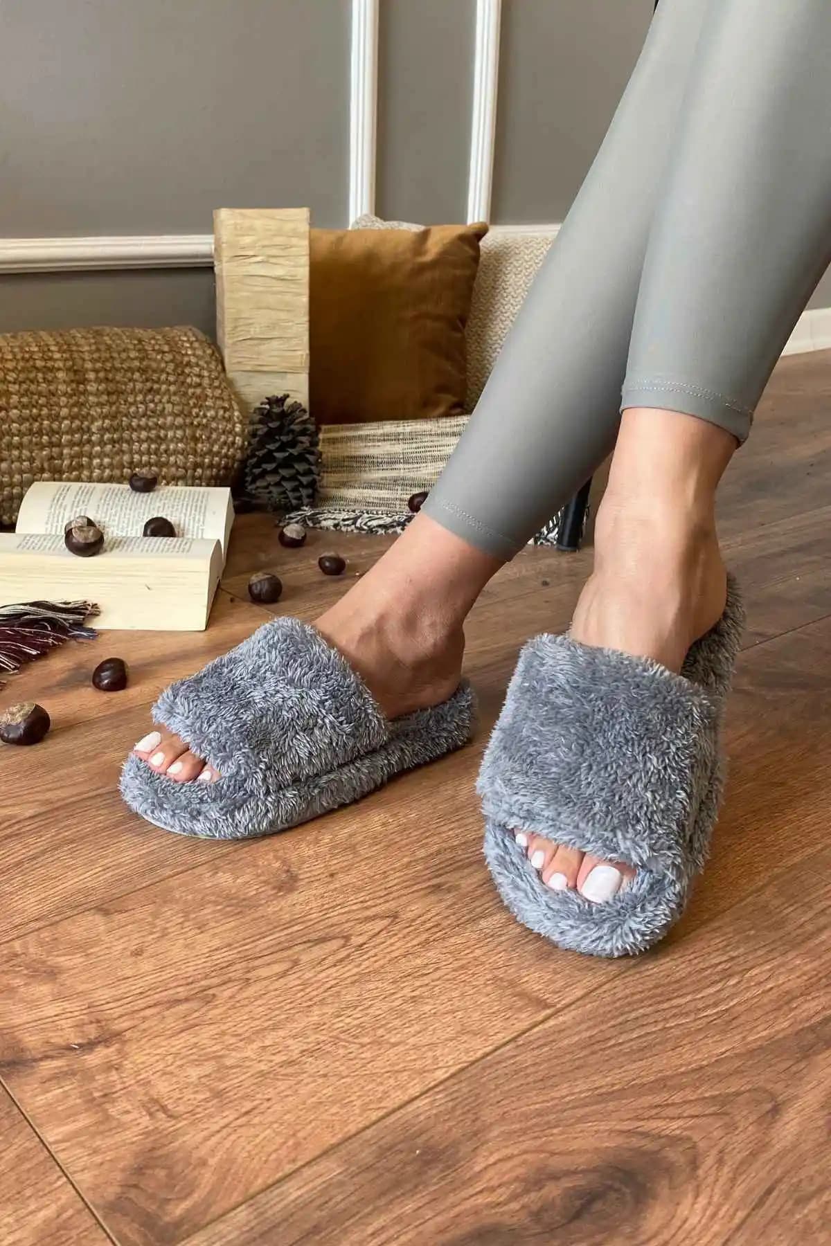 Açık Ev Terliği Seçerken Dekorasyonla Uyum Sağlamanın İpuçları ve Modelleri