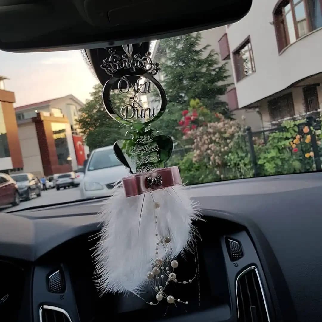 Araba Dikiz Aynası Süsleri ile Modern ve Şık Dekorasyon Trendleri