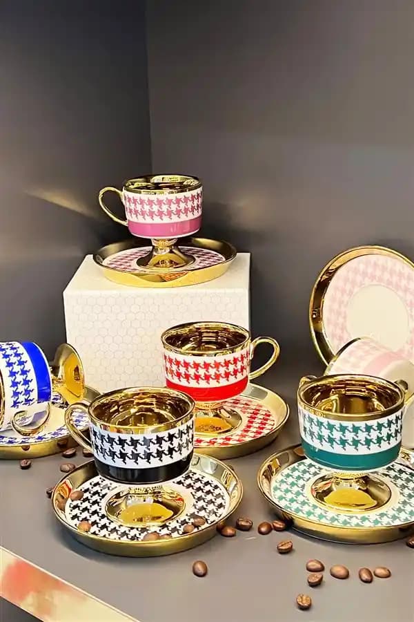 Ayaklı fincanlar ile dekorasyonda şıklık ve fonksiyonellik sağlama yöntemleri