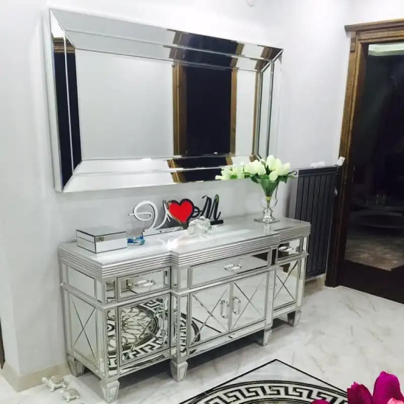 Ayna Konsol Dekorasyonunda Şıklık ve Fonksiyonelliğin Modern Yolu