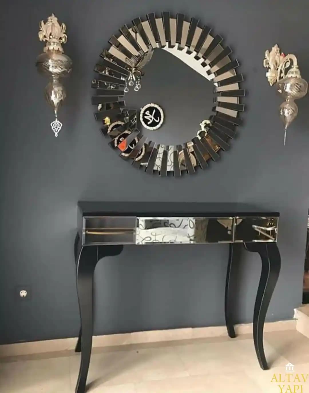 Aynalı Dresuar ile Giriş Alanınızı Şık ve Fonksiyonel Bir Şekilde Yenileyin