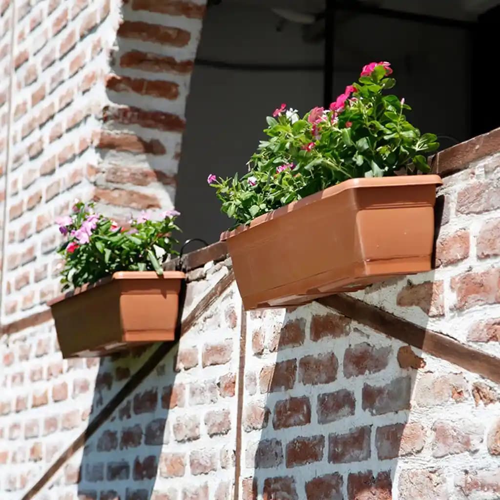 Balkon Dekorasyonunda Saksı Seçimi ve Düzeniyle Estetik ve Fonksiyonellik Sağlama