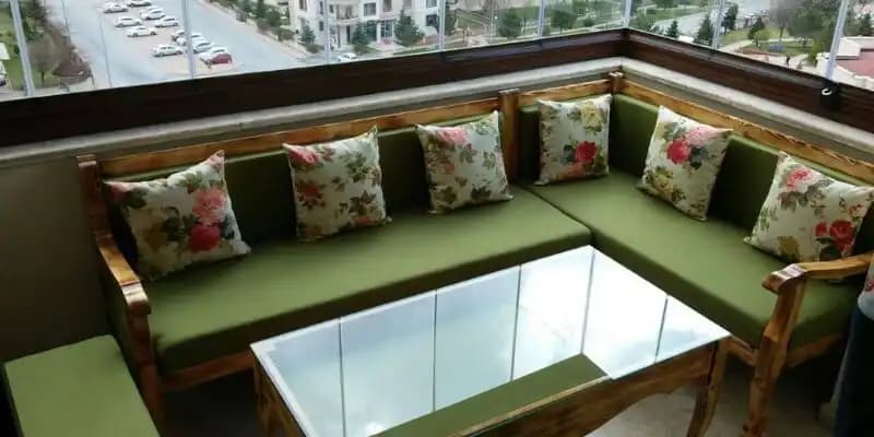 Balkon Dekorasyonunda Sedir Kullanımı: Şık ve Fonksiyonel Tasarım İpuçları