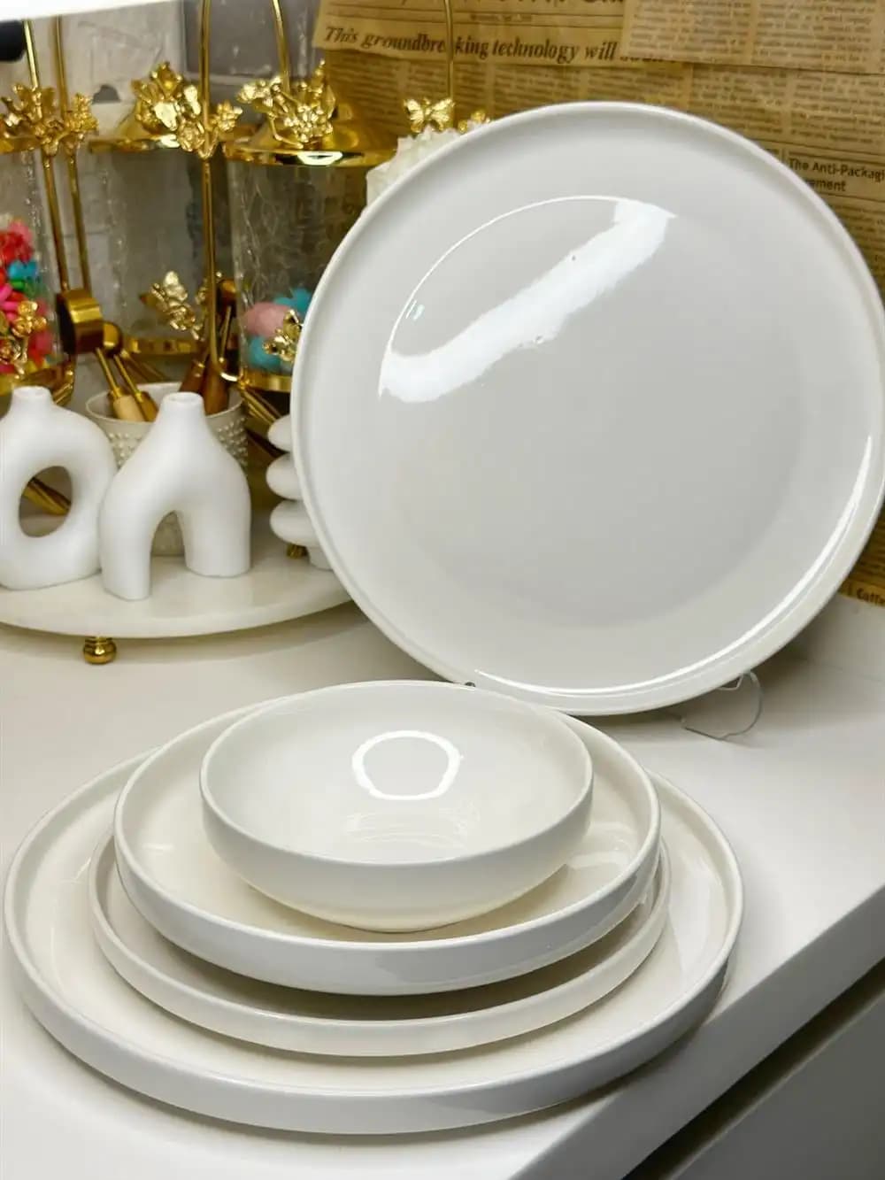 Beyaz Yemek Takımı ile Modern ve Şık Mutfak Dekorasyonu Rehberi