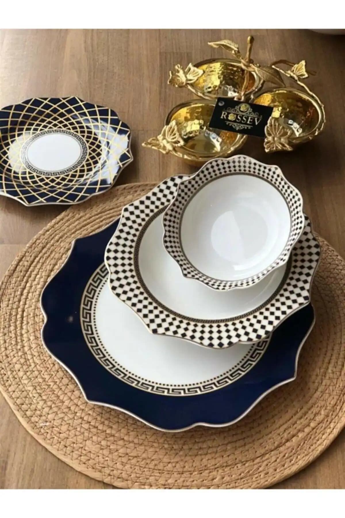 Bone China Yemek Takımlarıyla Sofralarınıza Zarafet Katmanın Yolları ve Dekorasyon İpuçları