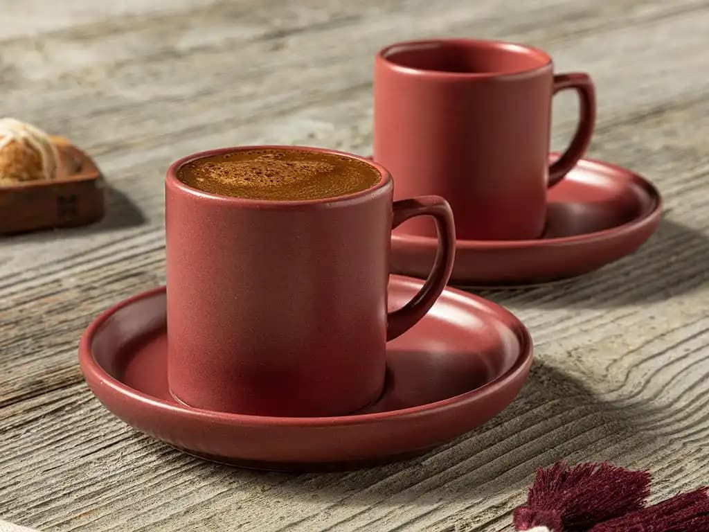 Bordo Fincan Takımlarıyla Ev Dekorasyonunda Şıklık ve Zarafet Yaratma Yolları